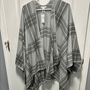 NWT Maurices Gray Checkered Knit Poncho